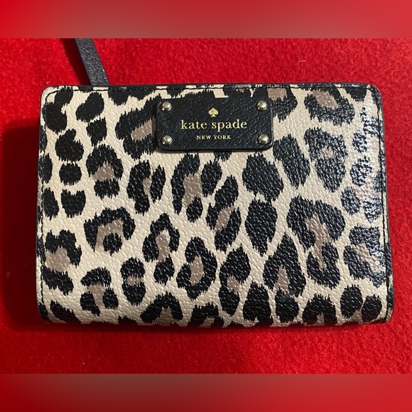 NWOT Kate Spade bi-fold wallet.Grove Street Leopard print. Black / Brown - Picture 1 of 16